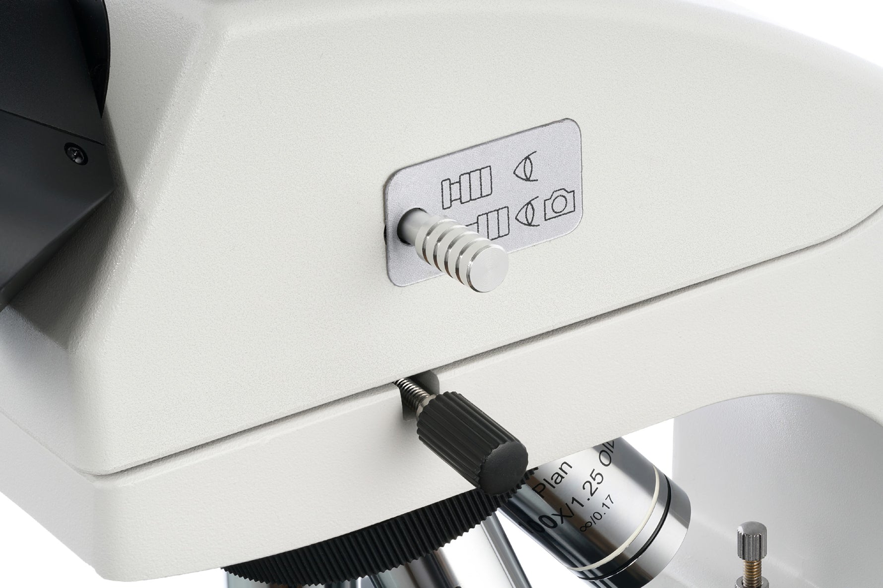 Microscopio trinoculare digitale Levenhuk MED D40T LCD